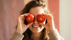 Hemligheten bakom strålande hud ligger inte i krämer: Vad röda livsmedel döljer